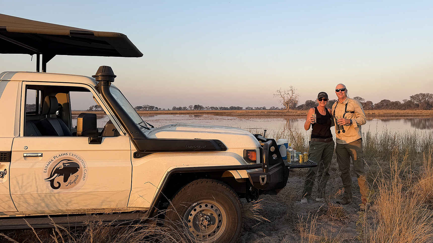 Luiana Plains Expedition Camp: Sundowner während Safari