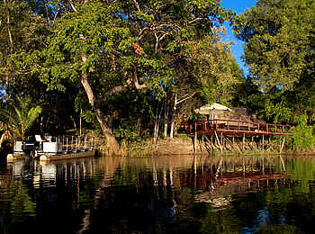 Ndhovu Safari Lodge: Morgensonne auf dem Deck Ndhovu Safari Lodge: Morgensonne auf dem Deck