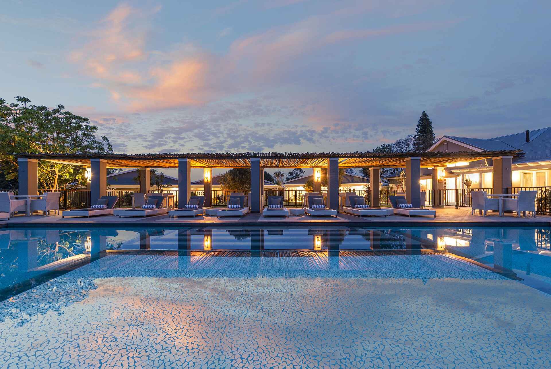 Riverdene Family Lodge: Am Pool