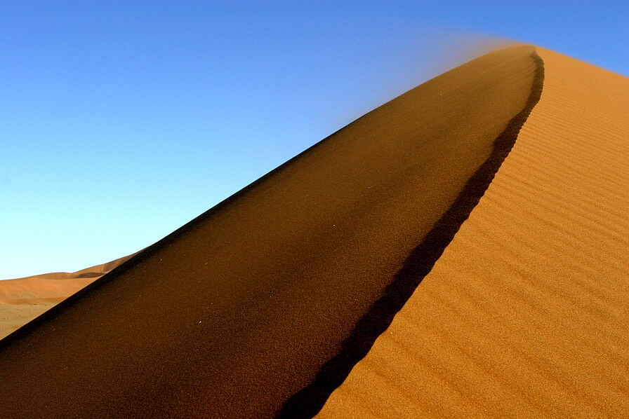 Dead Vlei, Namib-Naukluft-Park, Sossusvlei, Sossusvlei Desert Lodge, sossusvlei_desert, Düne, Dünenkamm, Landschaft, Nubibberge