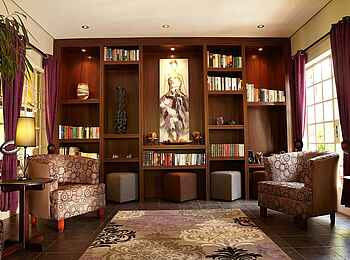 Villa Violet: Lounge