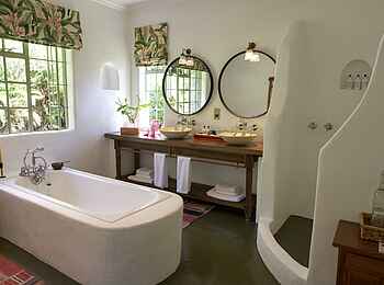 Wilderness Sabyinyo: Das Badezimmer im Cottage Wilderness Sabyinyo: Das Badezimmer im Cottage