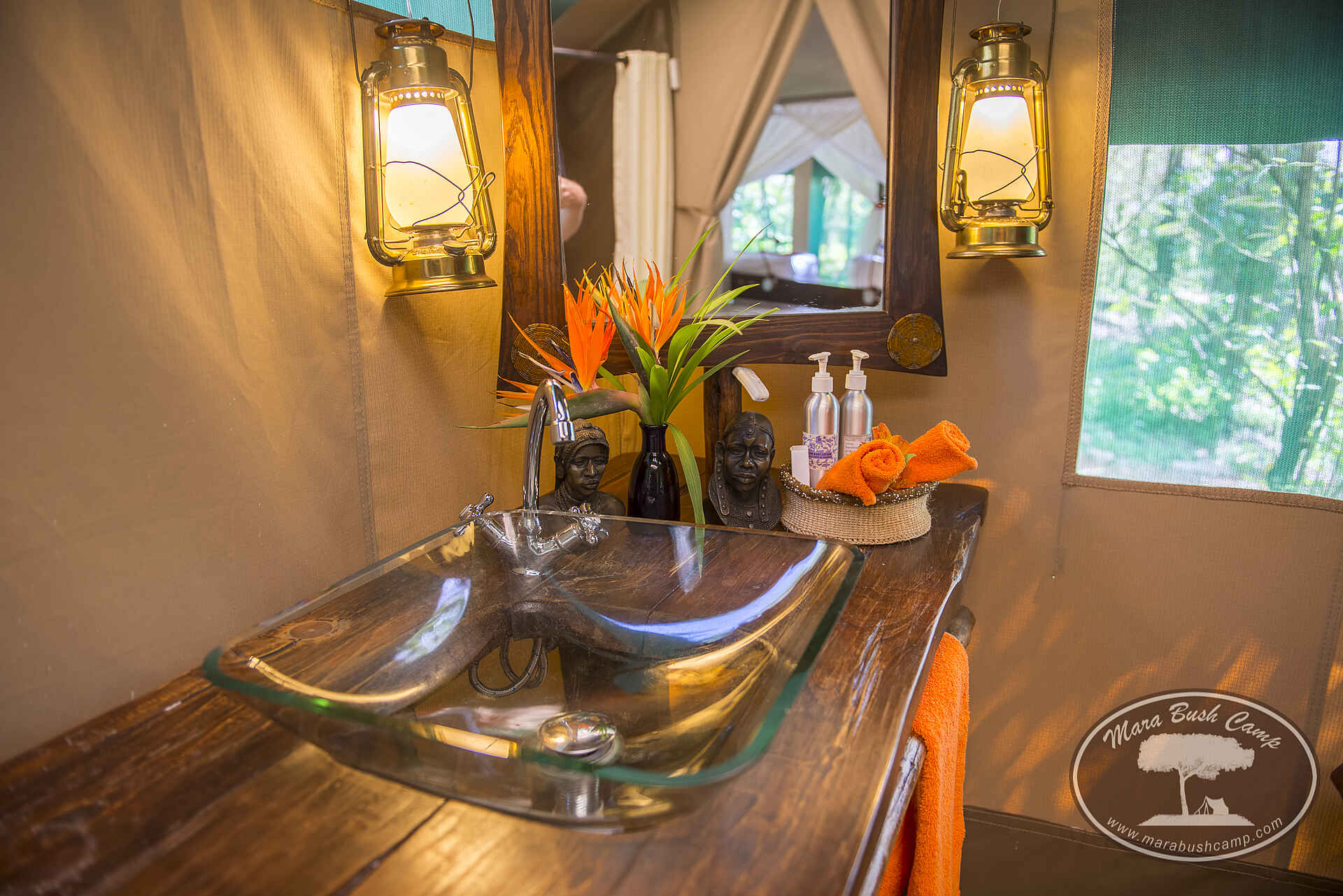 Afrikarma, Bush, Bushcamp, Camp, Game Drive, Kenia, Kenya, Lodge, Maasai, Mara, Masai Mara, Pirschfahrt, Safari, Gästebad, Gästezelt, Waschtisch, Afrikarma Safaris, Afrikarma Safaris - Wildnis. Hautnah., Afrikarma.de