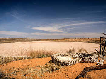 !Xaus Lodge: Vogeltränke !Xaus Lodge: Vogeltränke