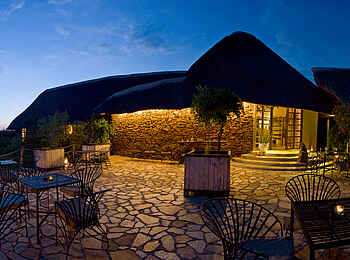 Grumeti Hills Camp: Terrasse vor dem Hauptgebäude