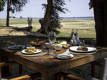 Little Ruckomechi Camp: Lunch