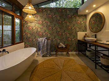 Makakatana Bay Lodge: Das Badezimmer einer Luxury Suite Makakatana Bay Lodge: Das Badezimmer einer Luxury Suite