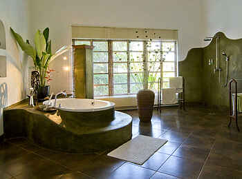 Plantation Lodge: Großzügiges Bad Plantation Lodge: Großzügiges Bad