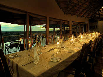 Tau Pan Camp: Gedeckte Tafel