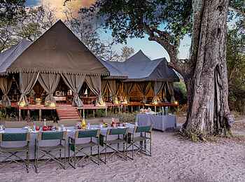 Dukes East: Abendessen im Freien Dukes East: Abendessen im Freien