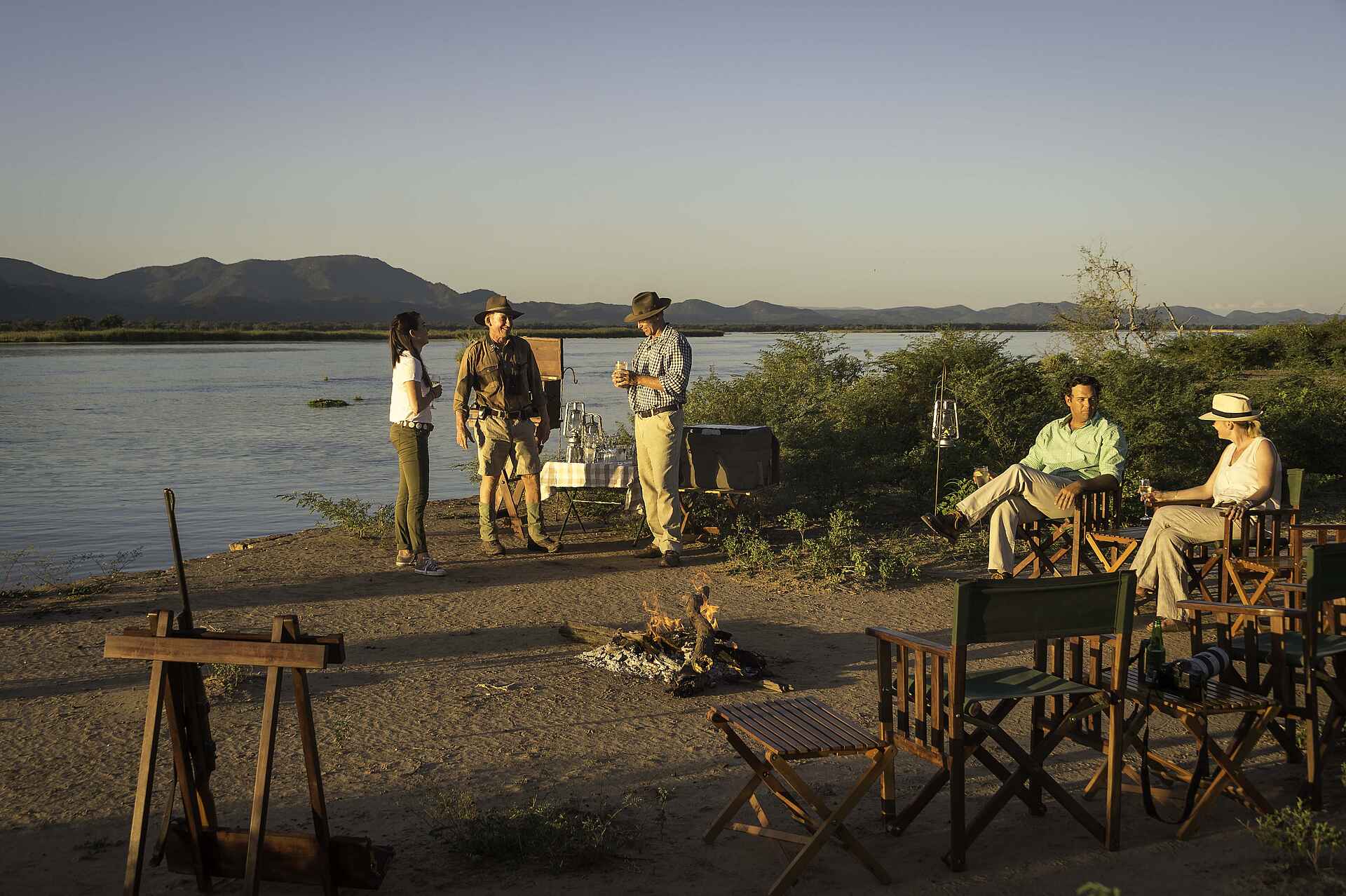 John's Camp: Drink im Sonnenuntergang