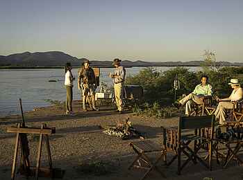 John's Camp: Drink im Sonnenuntergang