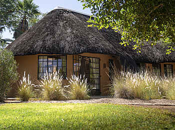 Kambaku Safari Lodge: Außenansicht Unterkunft