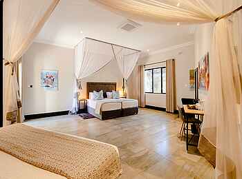 Nkosi Guest Lodge: Family Suite Bett