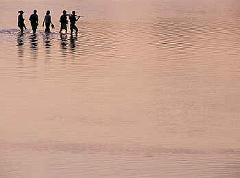 Robin Pope Safaris: Waten im Fluss