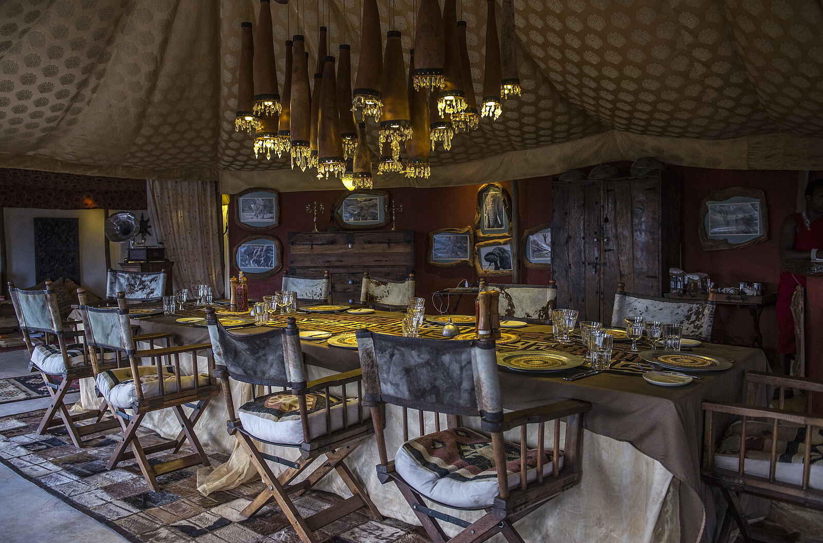 Shu'mata Camp: Abendessen im barocken Stil Shu'mata Camp: Abendessen im barocken Stil