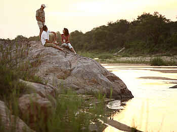 Kirkman's Kamp Lodge: Sundowner am Fluss