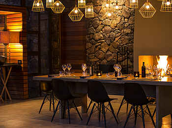 Marataba Mountain Lodge: Dinner Tisch am Kamin Marataba Mountain Lodge: Dinner Tisch am Kamin