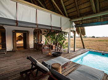 Selinda Camp: Terrasse und Pool