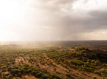 Charlie Serengeti Safari Camp: Regenwolke