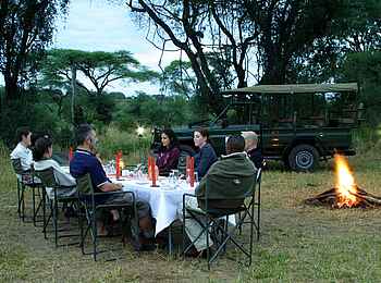 Elephant Valley Lodge: Dinner im Freien Elephant Valley Lodge: Dinner im Freien