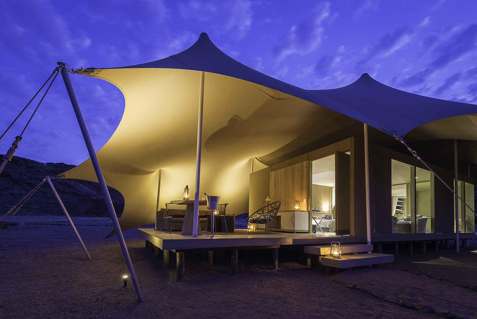 Hoanib Skeleton Coast Camp: Abend auf der Veranda Hoanib Skeleton Coast Camp: Abend auf der Veranda