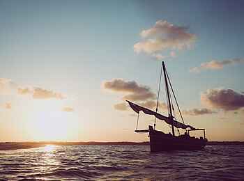 Pole Pole Bungalows: Sonnenuntergang auf dem Boot