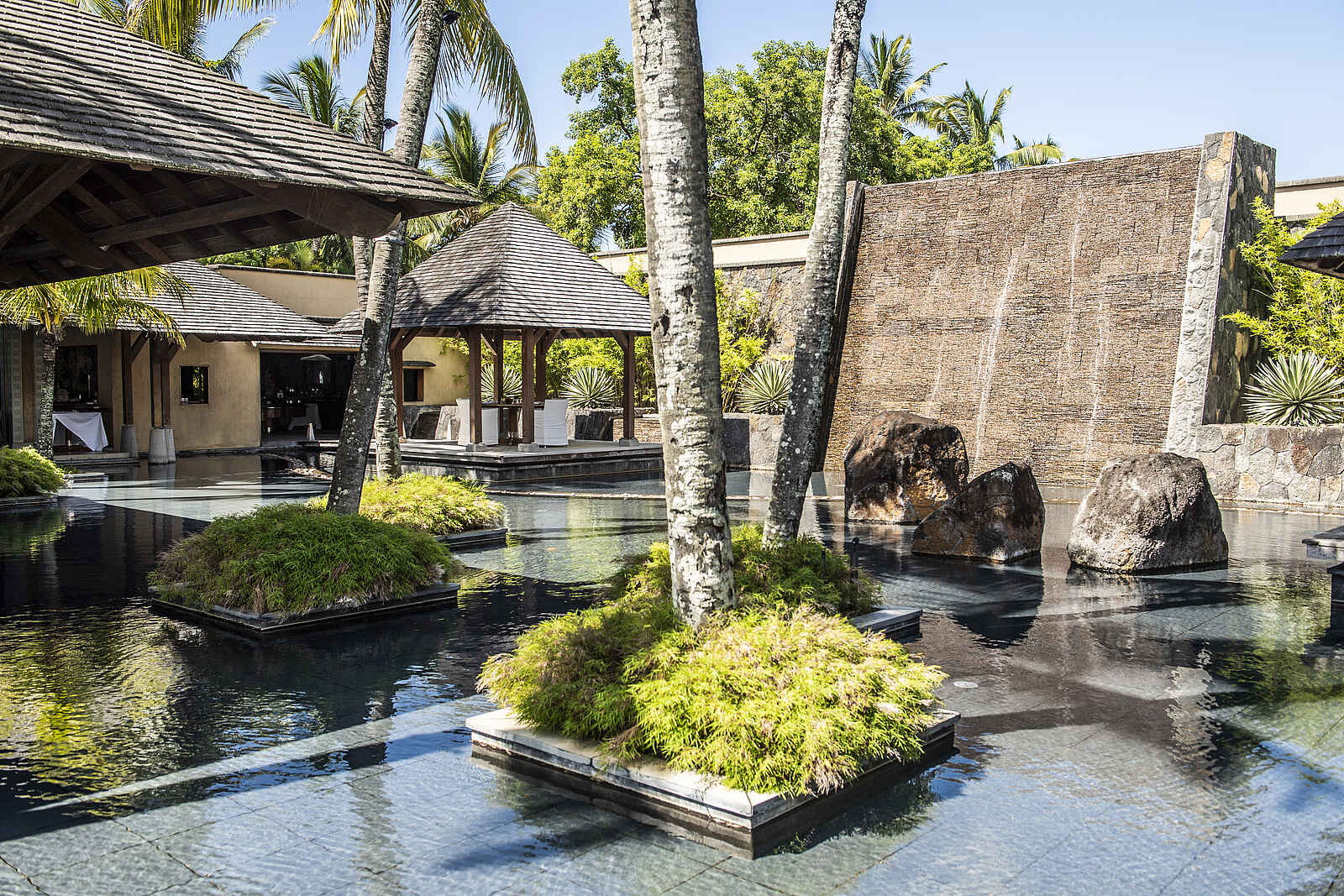 Trou Aux Biches Beachcomber Golf Resort & Spa: Innenhof Trou Aux Biches Beachcomber Golf Resort & Spa: Innenhof