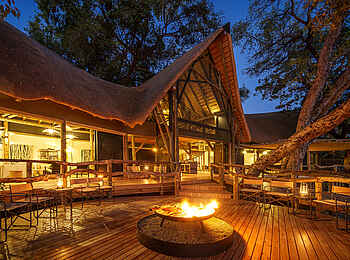 Tubu Tree Camp: Der Zentralbereich am Abend