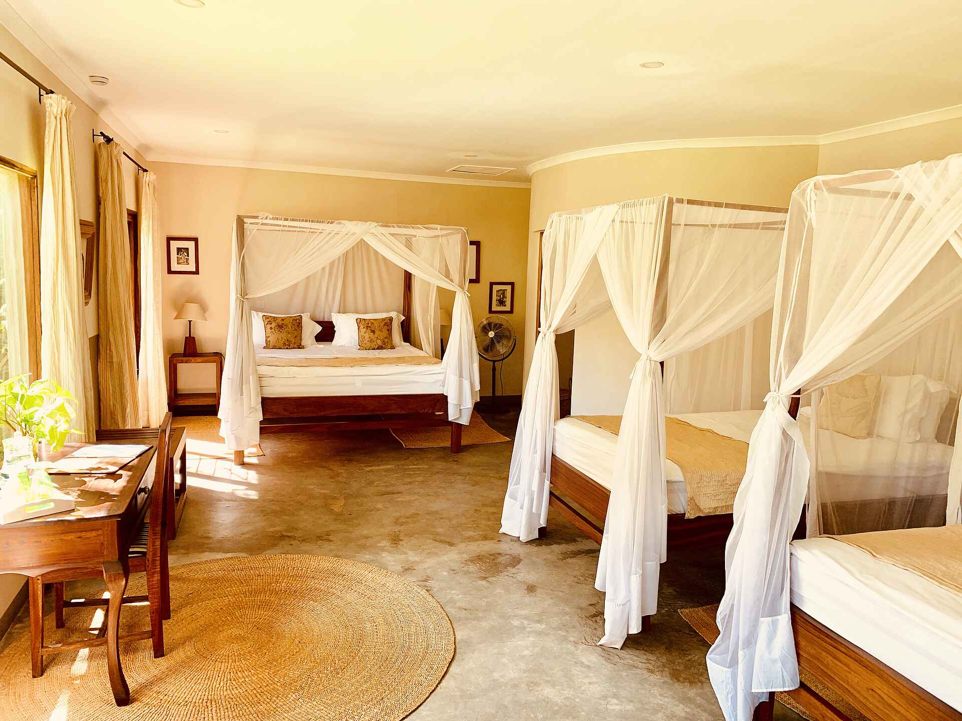 Mt. Meru Game Lodge: Zimmer 9 für 3 Personen Mt. Meru Game Lodge, Arusha, Kilimanjaro Airport, Usa River, Doppelbett, Familienzimmer, Gästezimmer, Afrikarma, Afrikarma Safaris, Afrikarma Safaris. Wildnis. Hautnah., Afrikarma.de