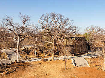 Taleni Etosha Village: Ein Chalet von außen betrachtet Taleni Etosha Village: Ein Chalet von außen betrachtet
