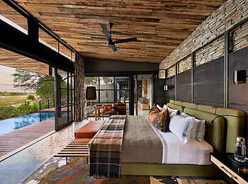 Tengile River Lodge: Doppelbett mit Blick