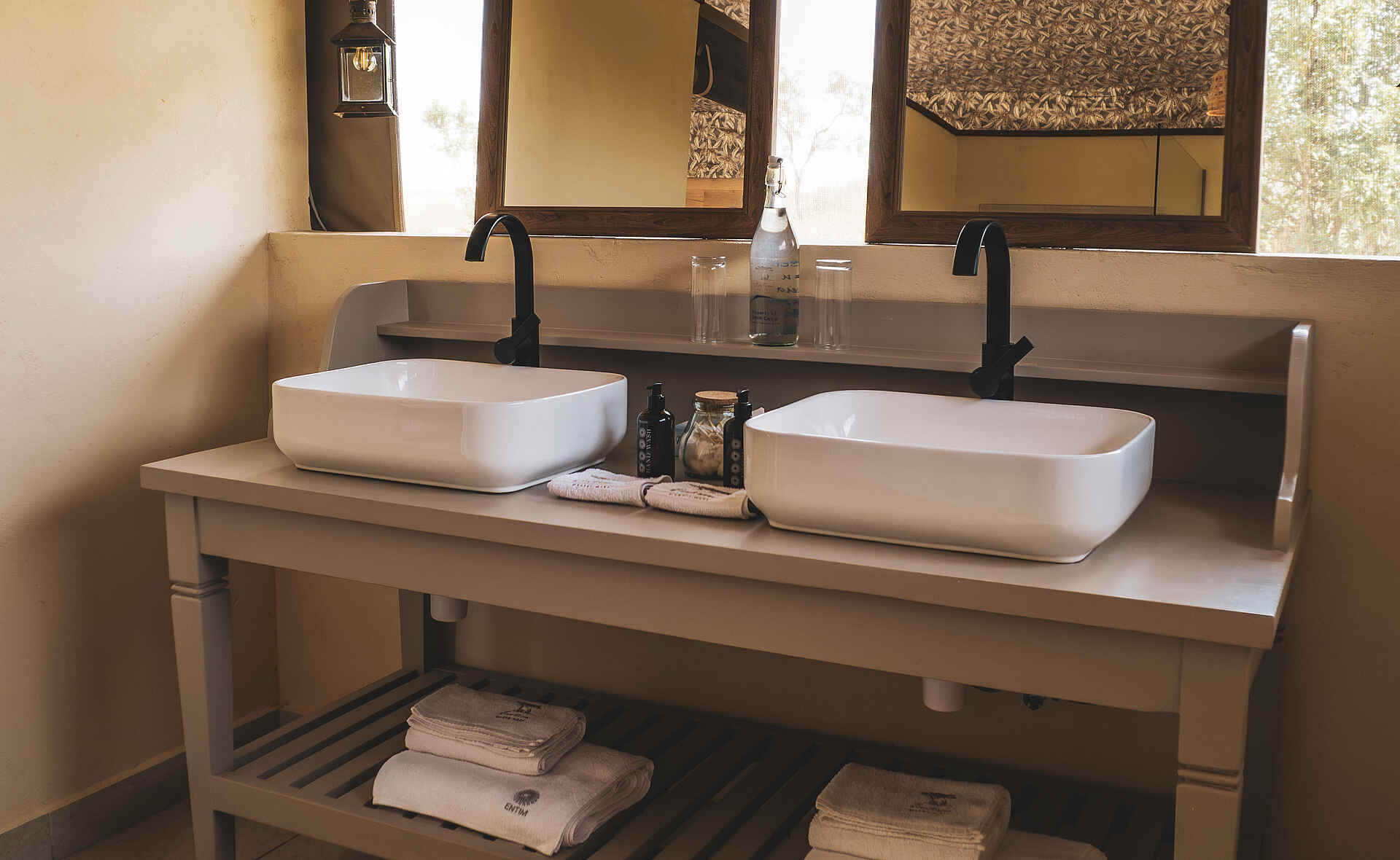 Entim Private Wing Camp: Luxury Suite Bad