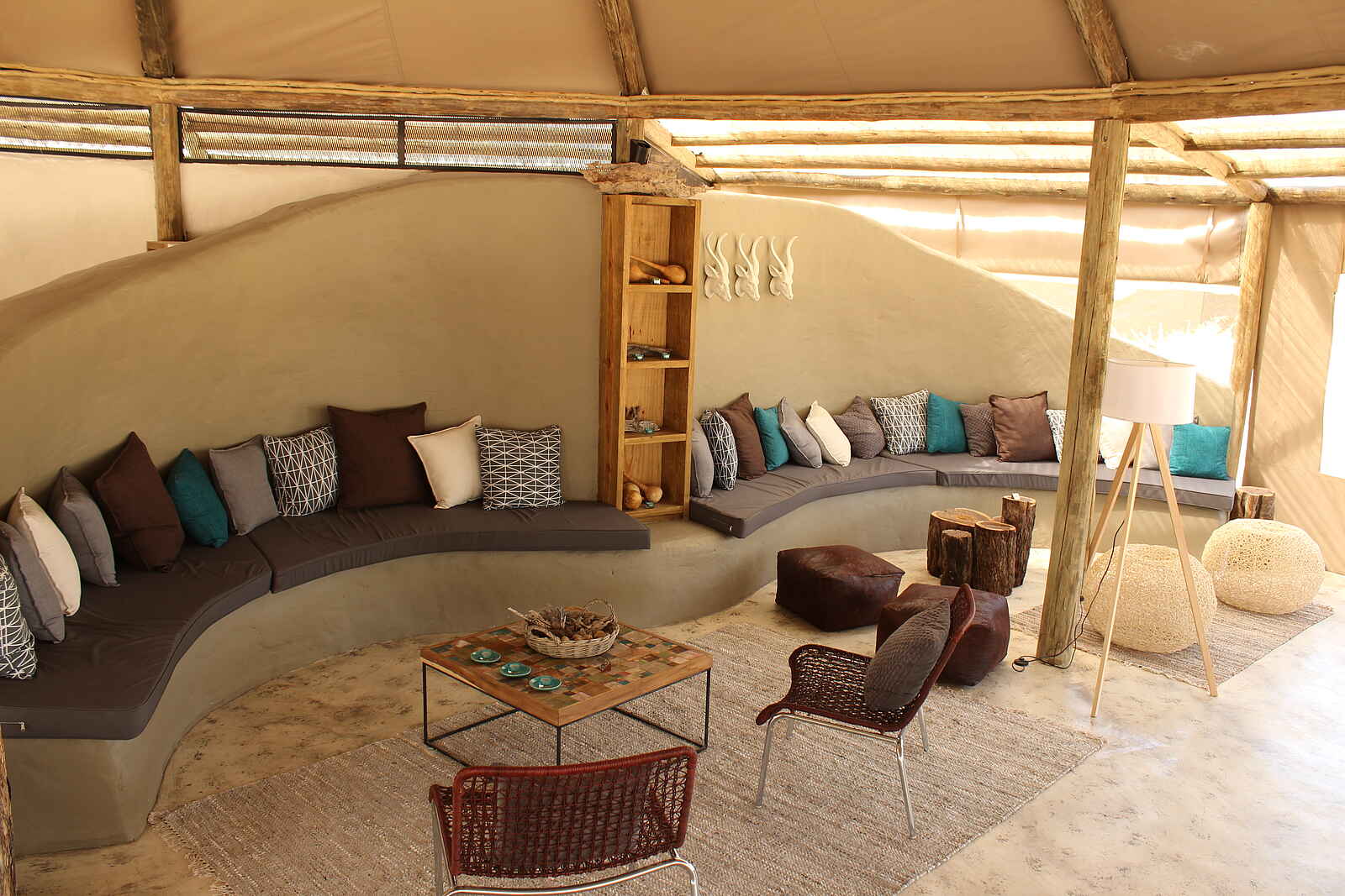 Khwai Guest House: Main Lounge Khwai Guest House: Main Lounge