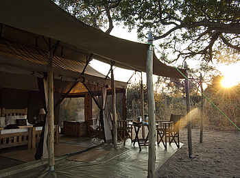 Kigelia Camp: Gästezelt mit Vordach und Veranda Kigelia Camp: Gästezelt mit Vordach und Veranda