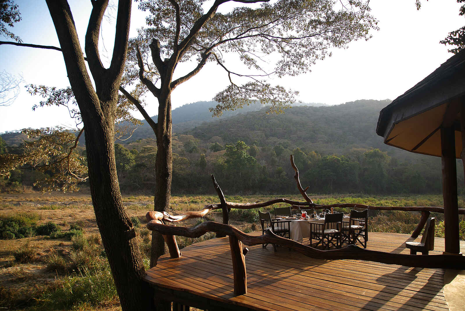 Kitich Camp: Frühstück auf der Veranda Kitich Camp: Frühstück auf der Veranda