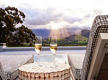 La Petite Ferme Boutique Hotel: Wein mit Aussicht genießen