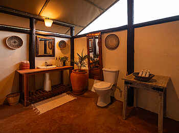 Laikipia Wilderness Main Camp: Das Badezimmer Laikipia Wilderness Main Camp: Das Badezimmer
