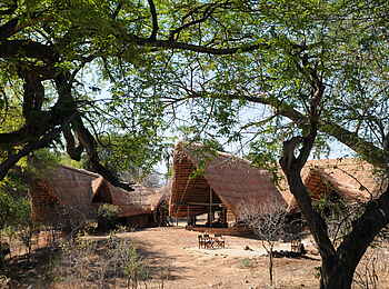 Mwagusi Safari Camp: Blick auf den zentralen Bereich des Camps