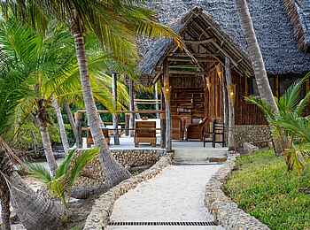 Pole Pole Bungalows: Eingang zum Luxury Bungalow