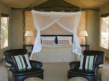 Royal Zambezi Lodge: Ledersessel