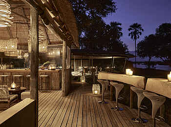 Victoria Falls River Lodge: Die Terrasse der Bar