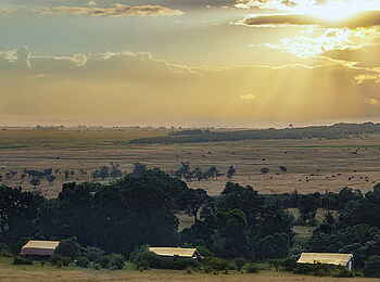 Porini Lion Camp: Das Camp mit Blick in die Landschaft Porini Lion Camp: Das Camp mit Blick in die Landschaft