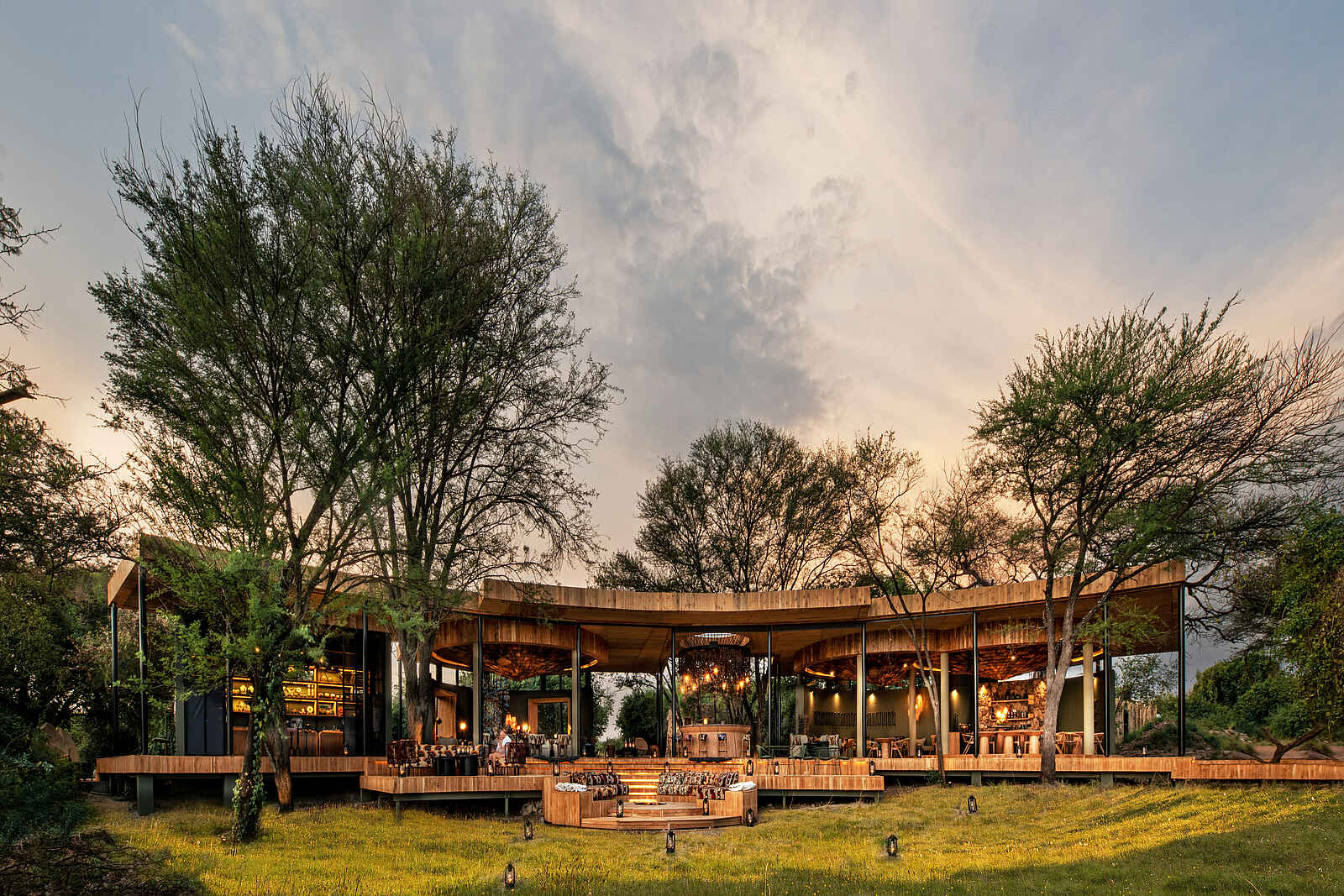 andBeyond Grumeti Serengeti River Lodge: Der Zentralbereich andBeyond Grumeti Serengeti River Lodge: Der Zentralbereich