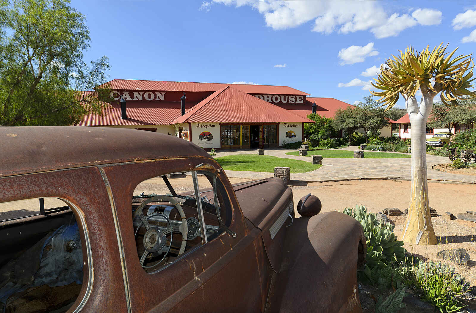 Canon Roadhouse: Vorplatz Canon Roadhouse: Vorplatz