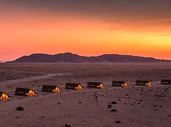 Desert Quiver Camp: Glühender Abendhimmel