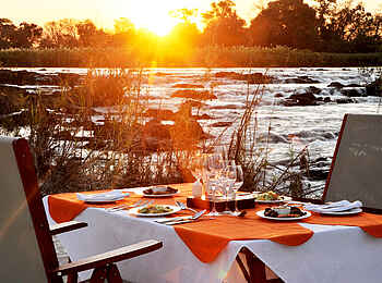 Divava Okavango Lodge and Spa: Insel-Dinner Divava Okavango Lodge and Spa: Insel-Dinner