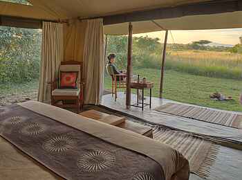Encounter Mara Camp: Guest Tent Blick hinaus