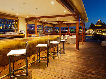 Essque Zalu: 1506 Bar