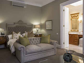 Fairlawns Boutique Hotel & Spa: Maison Spa Suite Bett
